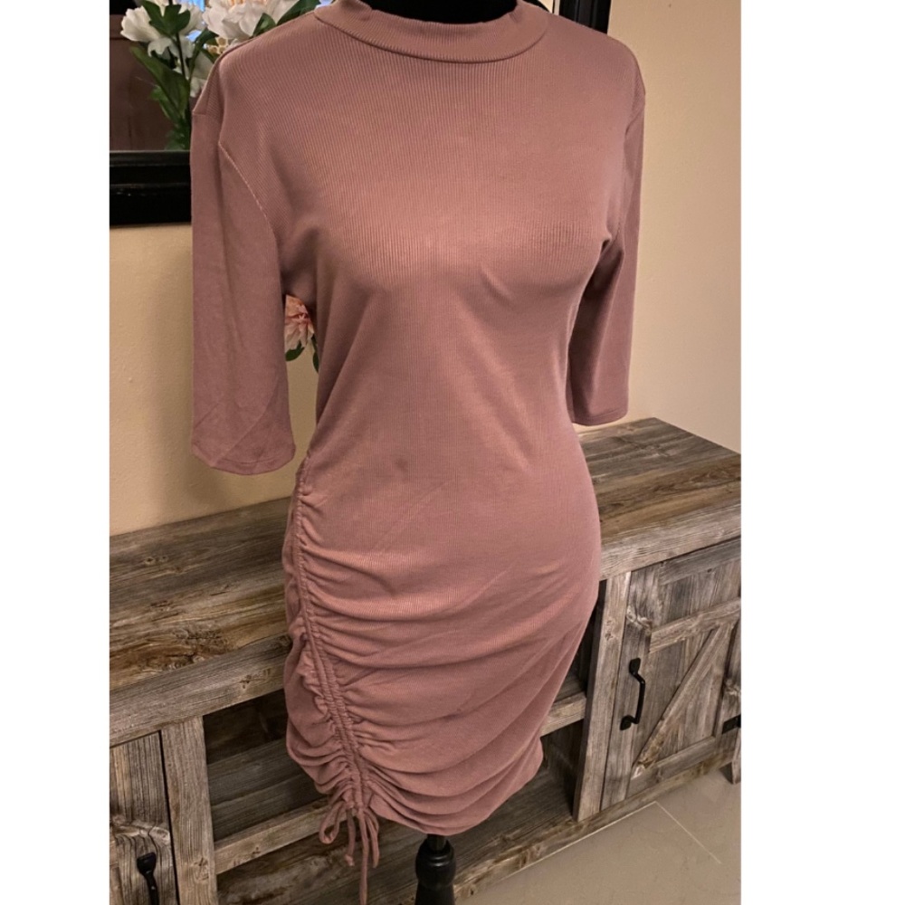 short sleeve dress with ruching tie at bottom
